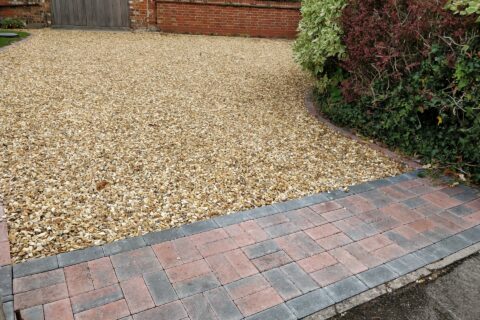 <strong>Pea Shingle</strong><br> Driveways AAAA